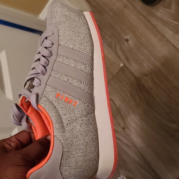 Very lightly worn Adidas - Picture 3 of 12